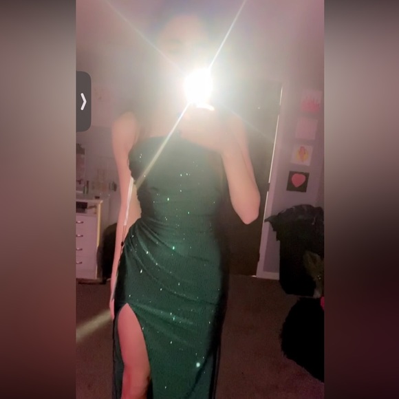 Sherri Hill emerald one shoulder maxi dress. - Picture 5 of 5